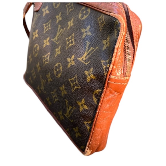 Louis Vuitton LV Vintage Monogram Wristlet Clutch with Corner Wear - Picture 5 of 10